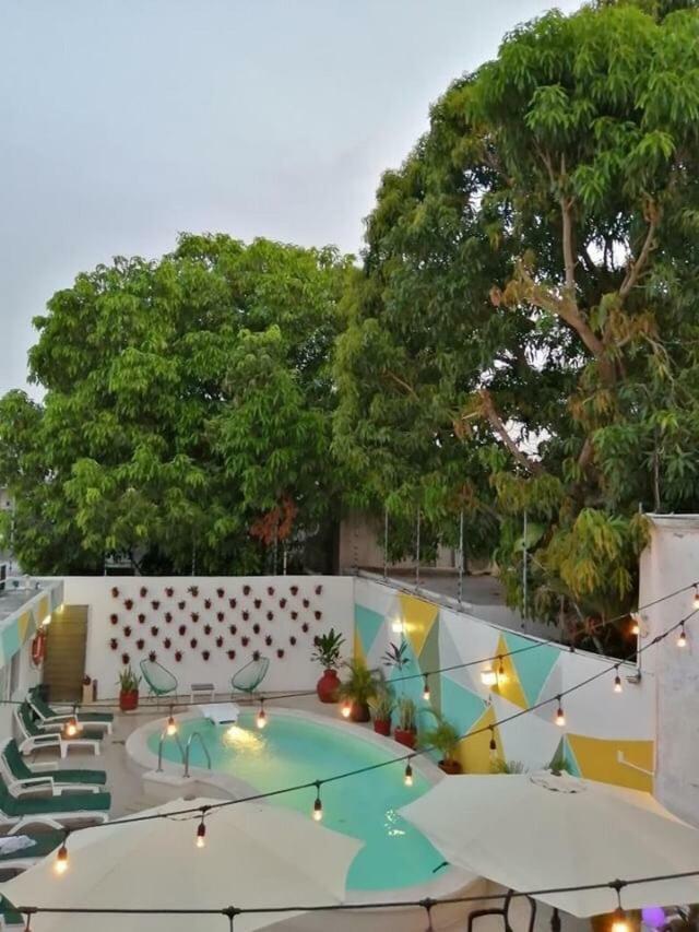 Moloch Hostel & Suites Cancun Exterior photo